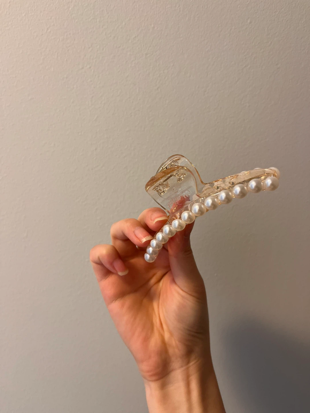 all brand new- 5 each  Claw Clips & Headband