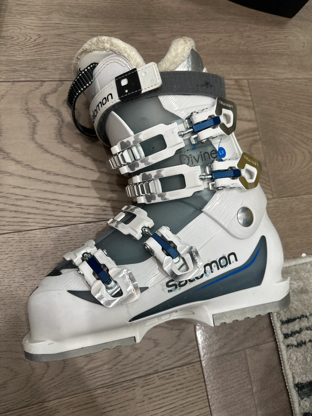 Salomon Divine LX Ski Boots - Women's Size 24