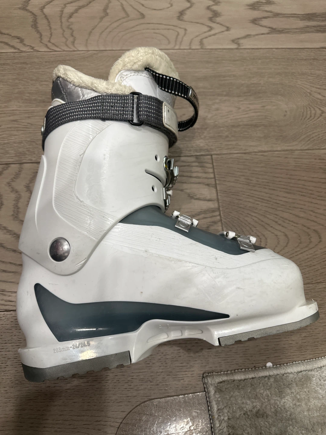 Salomon Divine LX Ski Boots - Women's Size 24 - photo 3