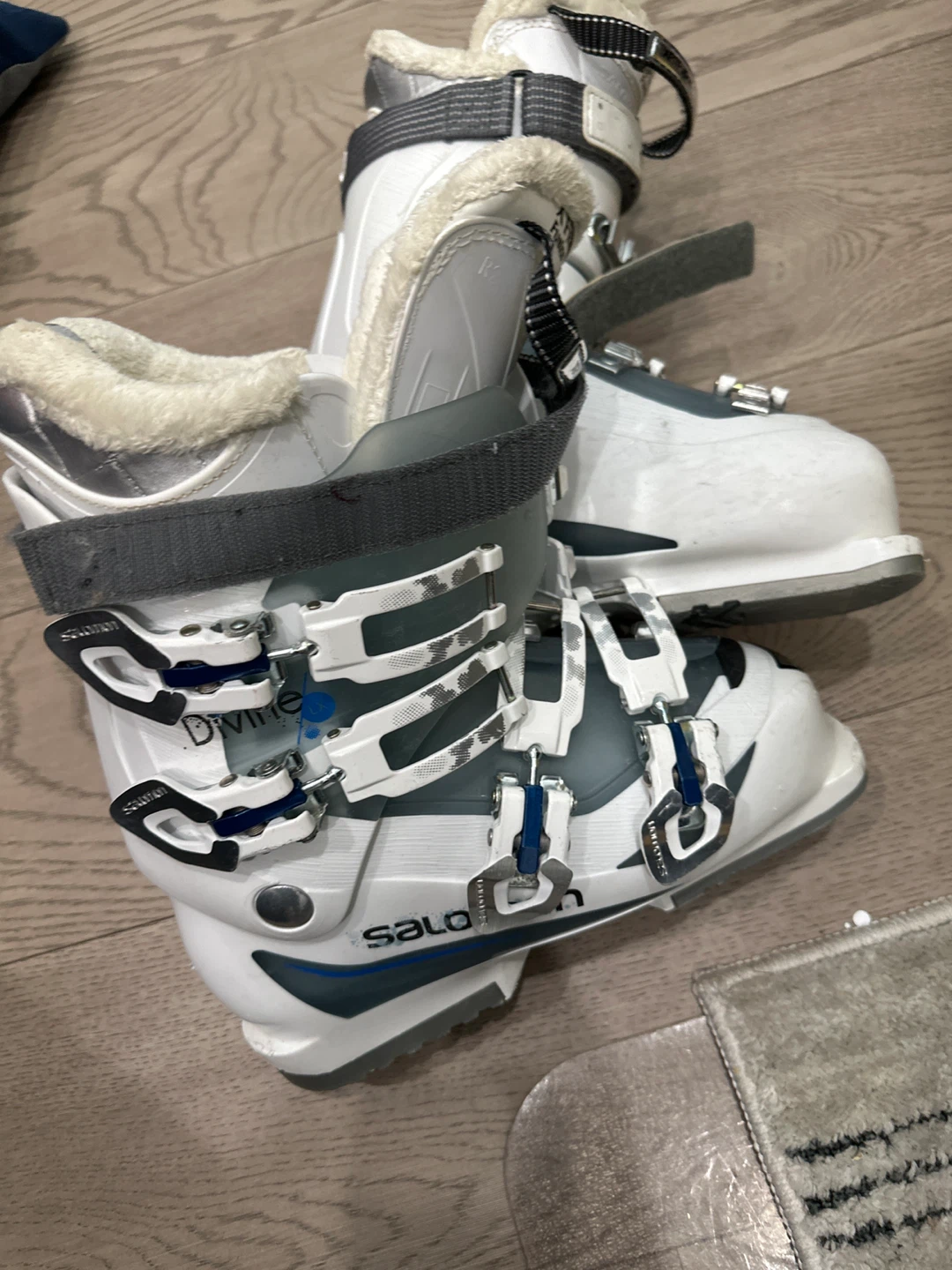 Salomon Divine LX Ski Boots - Women's Size 24 - photo 2
