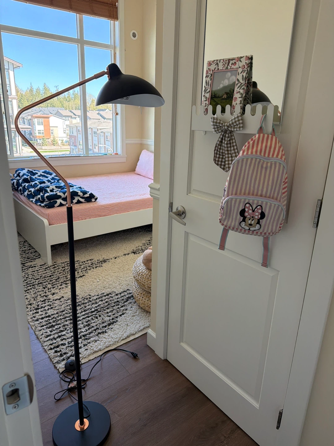 Article floor lamp