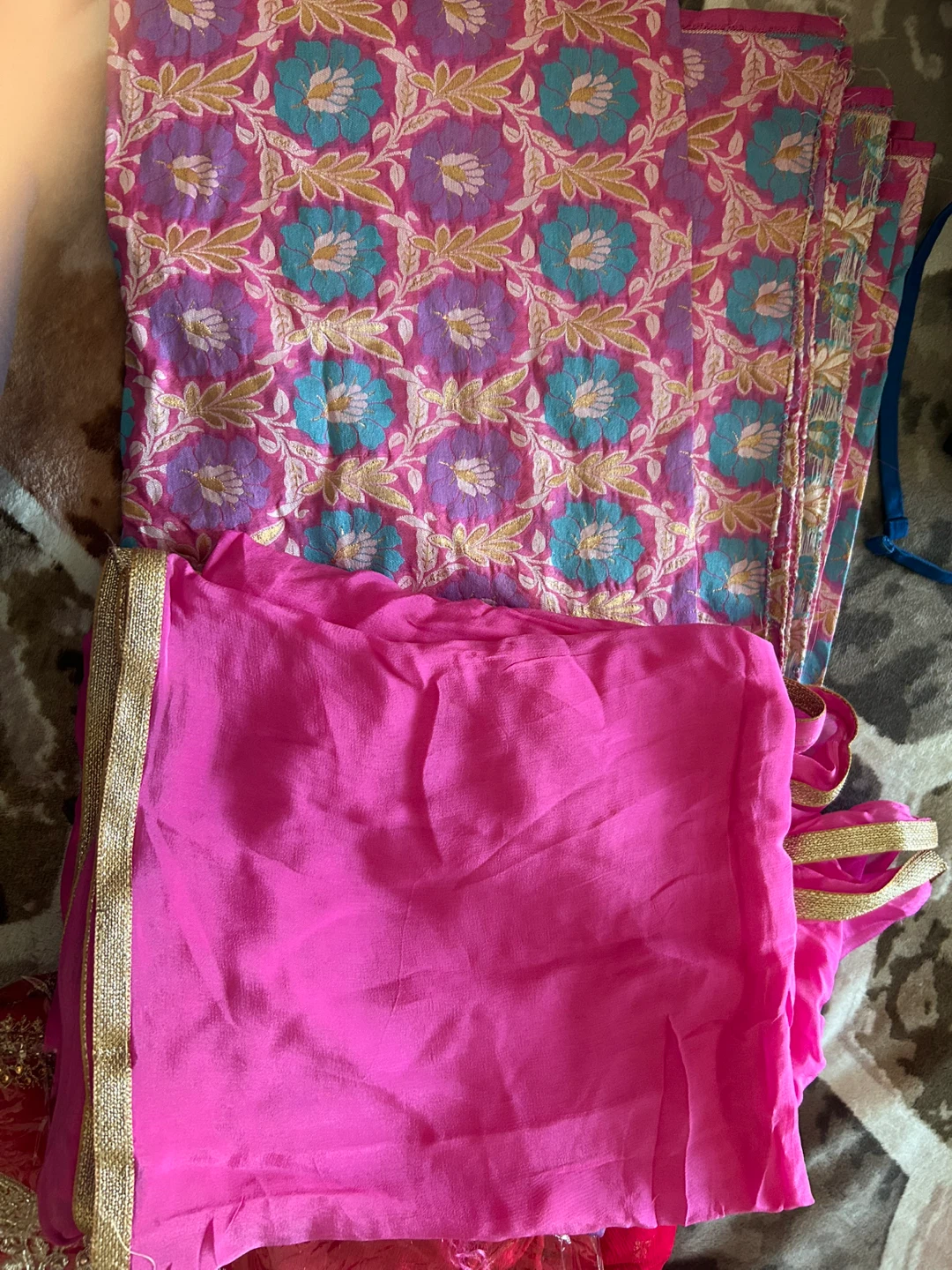 Ladies' Traditional Indian Outfit - Saree & Blouse - photo 2