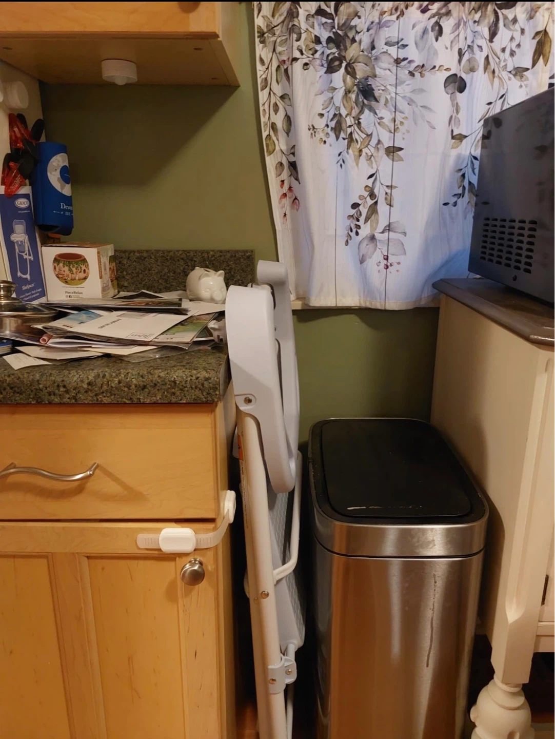 Folding Step Stool/ toddler tower - photo 3
