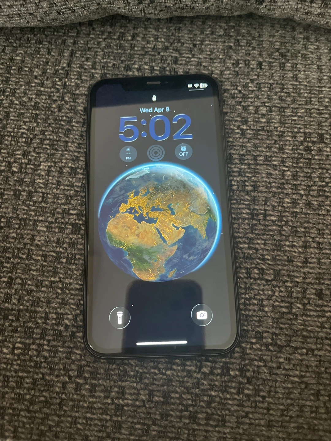 iPhone 11 - Black 64 GB - photo 2