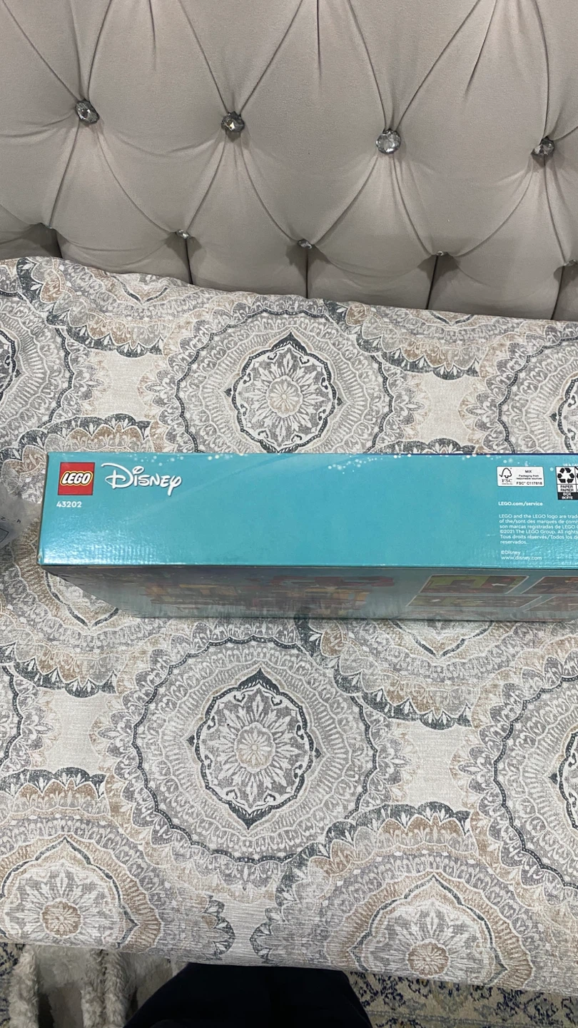 Brand new lego Disney Encanto the madrigal house set! - photo 2