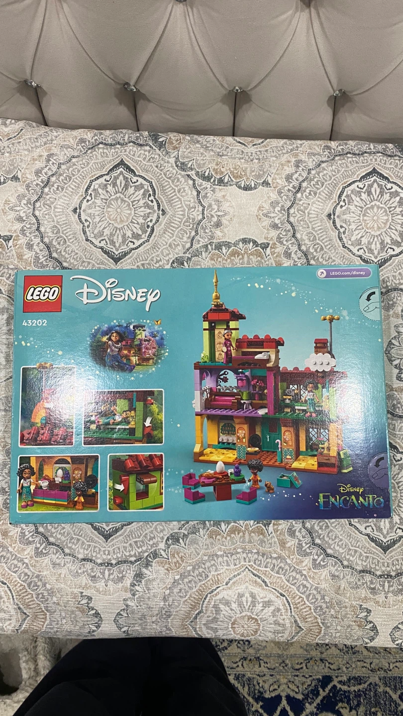 Brand new lego Disney Encanto the madrigal house set! - photo 3