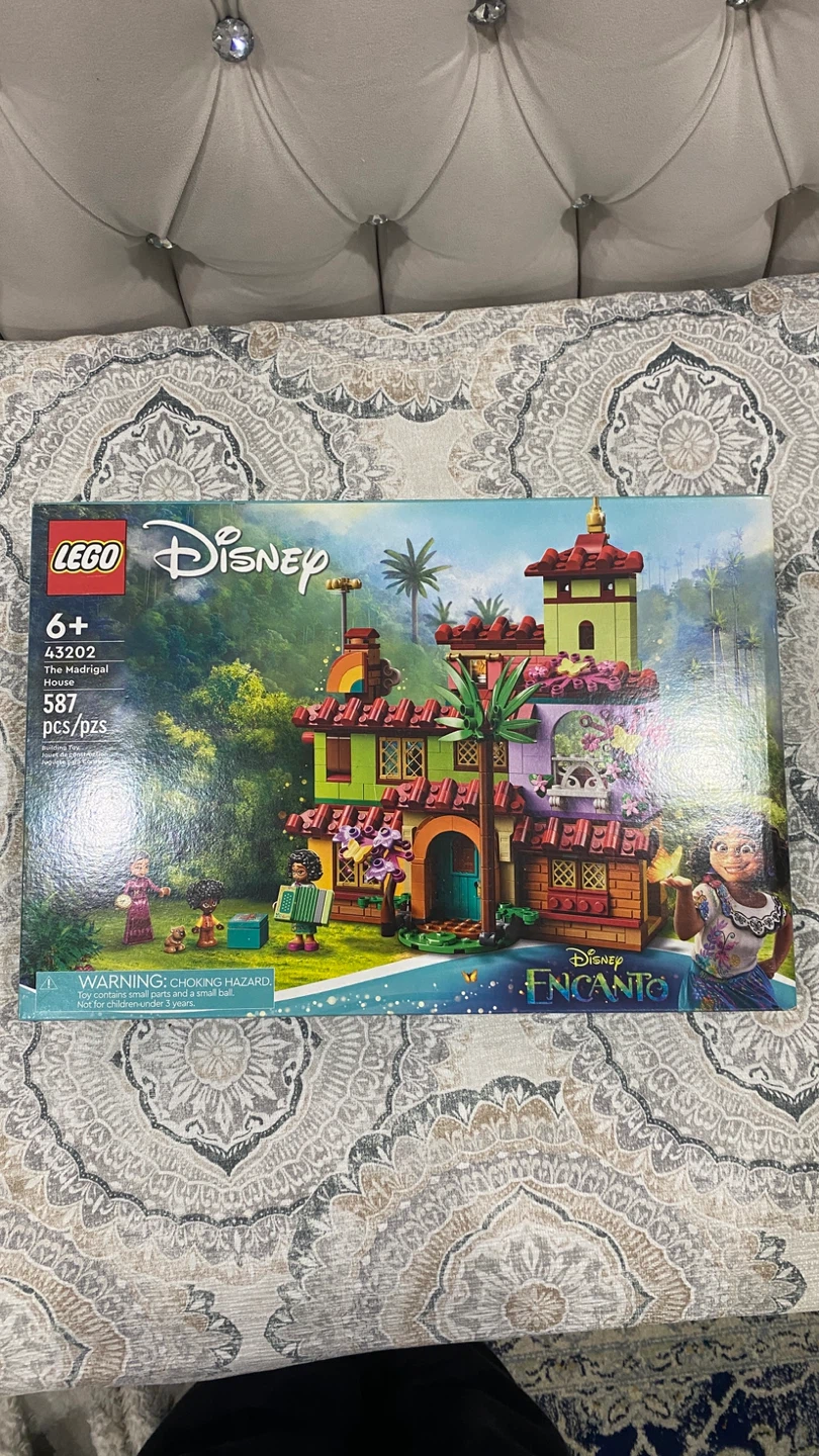 Brand new lego Disney Encanto the madrigal house set!