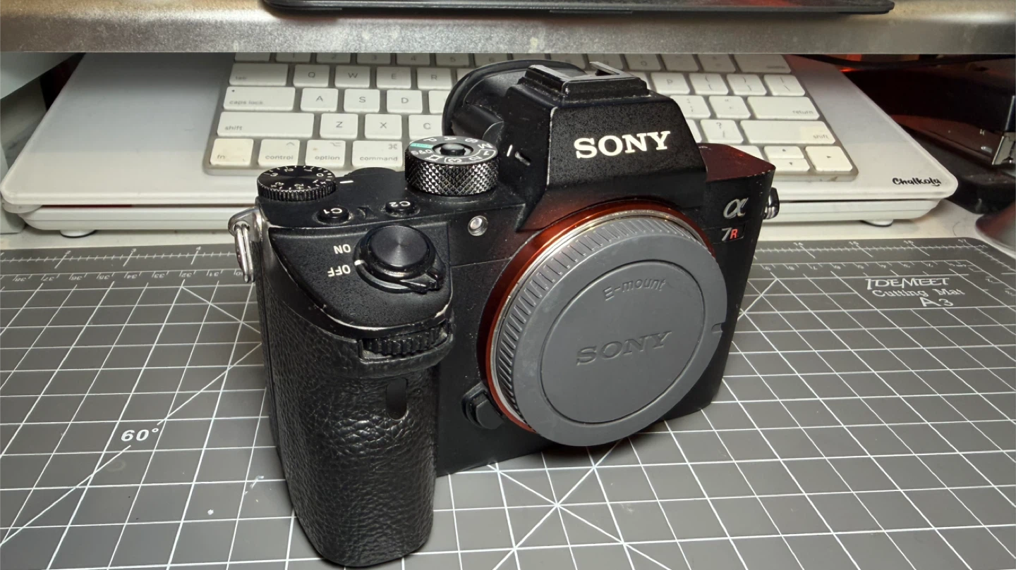 Sony Alpha a7R III Mirrorless Digital Camera - photo 2