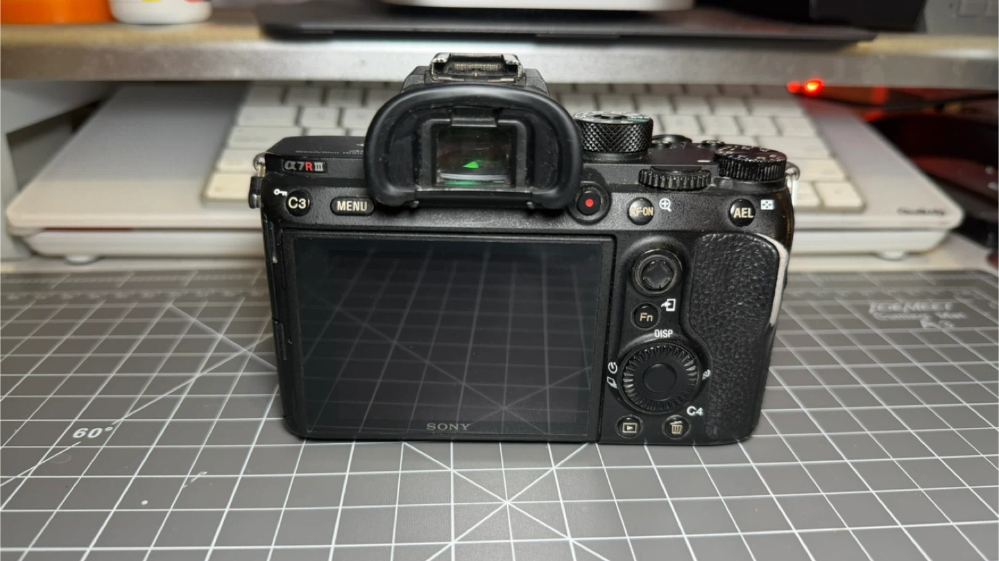 Sony Alpha a7R III Mirrorless Digital Camera - photo 3