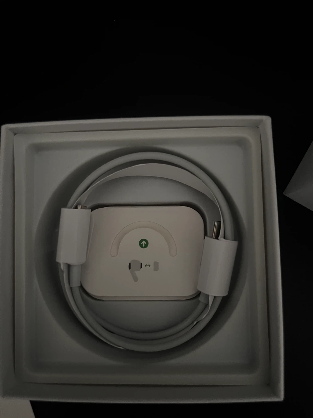 Apple AirPods Pro (2nd Generation) with Charging Case *REPS* - photo 3