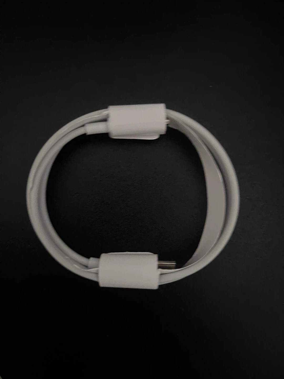 Apple AirPods Pro (2nd Generation) with Charging Case *REPS* - photo 2