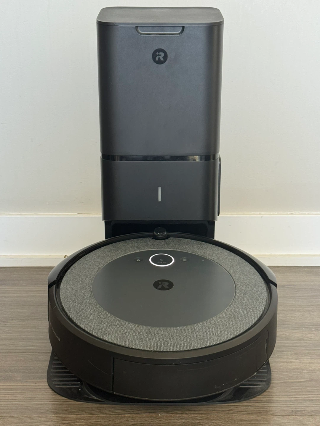 iRobot Roomba i3+ with Base