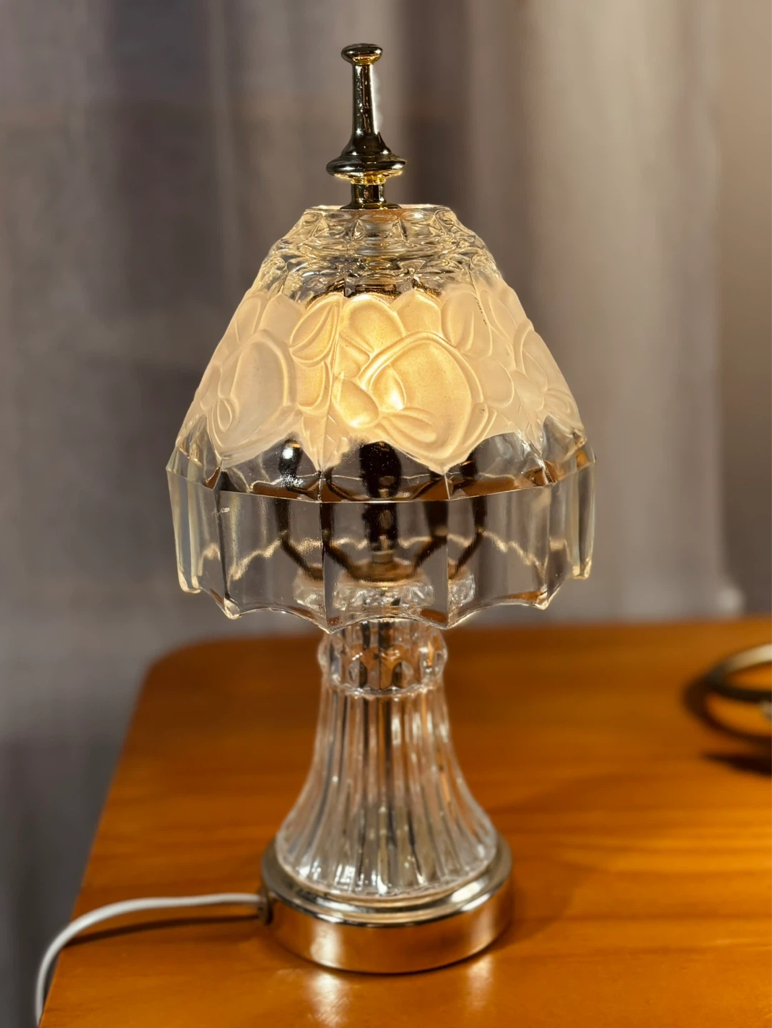 Vintage Crystal Glass Accent Lamp with Frosted Floral Shade