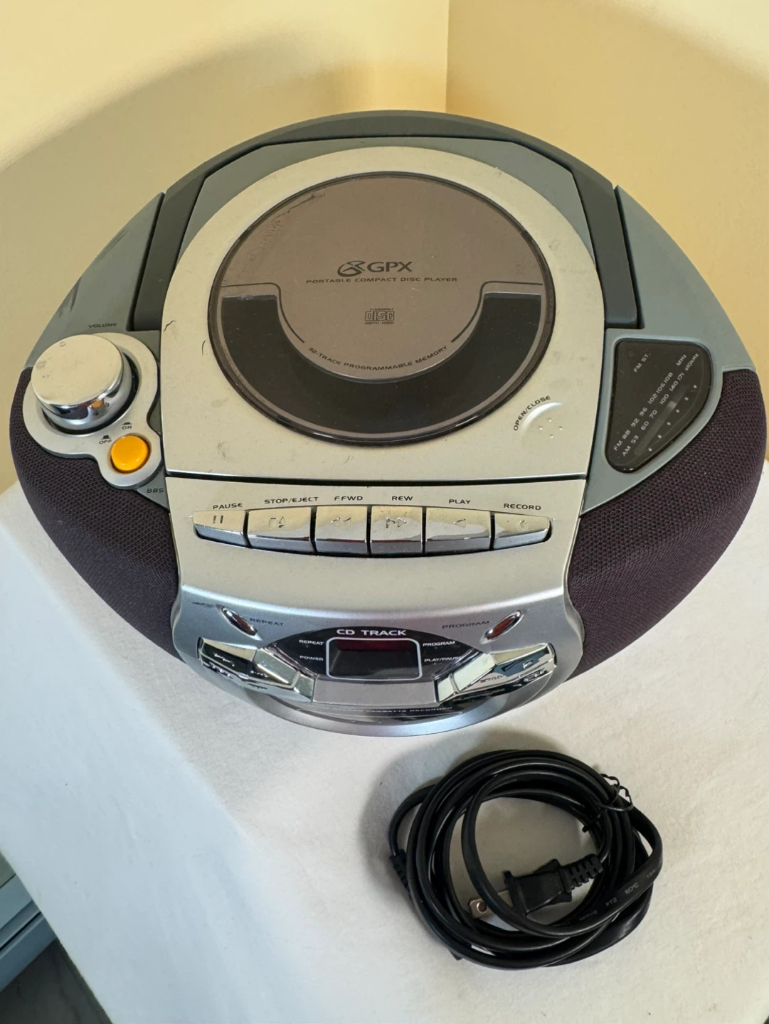 GPX Portable CD Player Boombox with Cassette Recorder - photo 2
