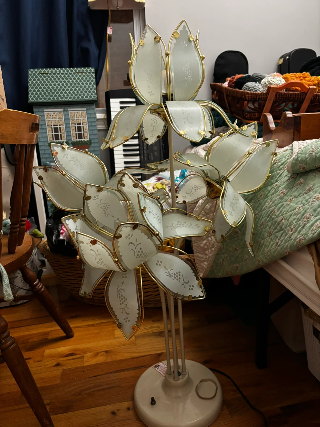 Vintage Lotus Lamp - photo 3