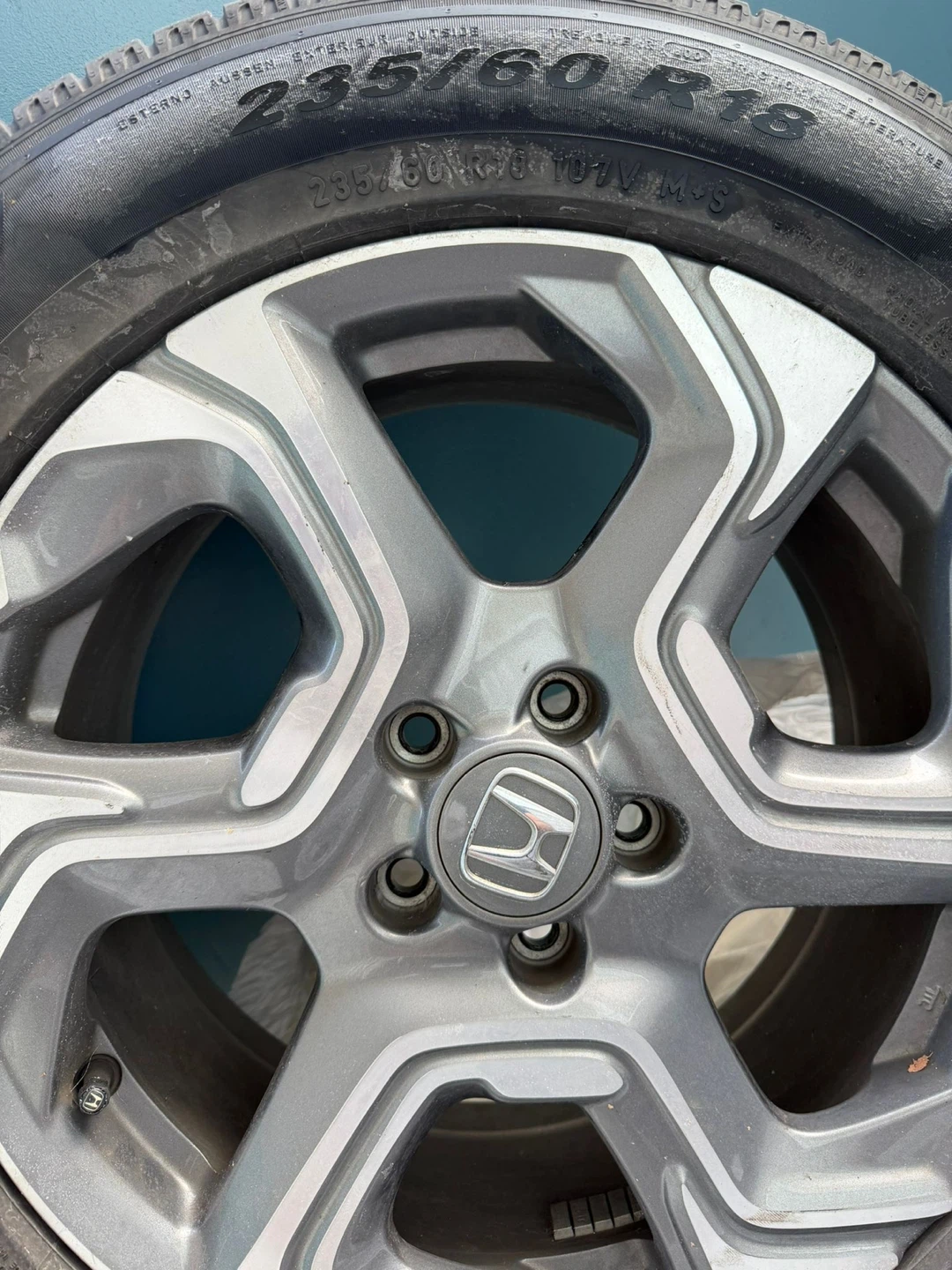 Set of 4 Honda CR-V Alloy Wheels with Tires 235/60R18