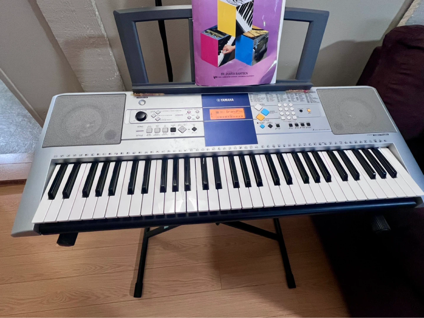 Yamaha PSR-E373 Portable Keyboard