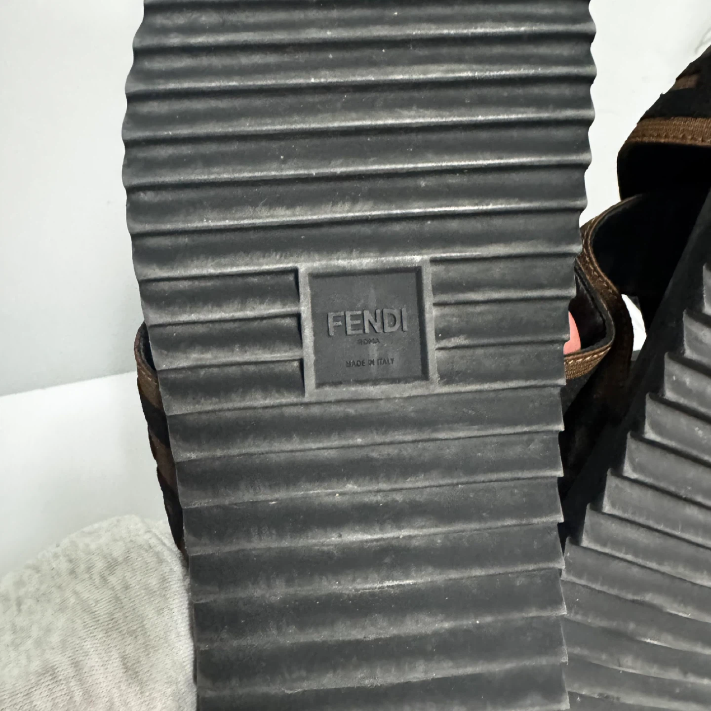 Fendi FF Logo Slides - Black/Brown~size 12 - photo 2