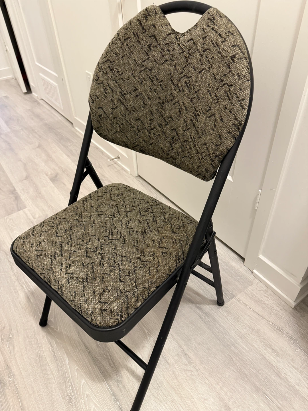 Set of 4 Folding Chairs with Padded Seats ($40 for all) - photo 2