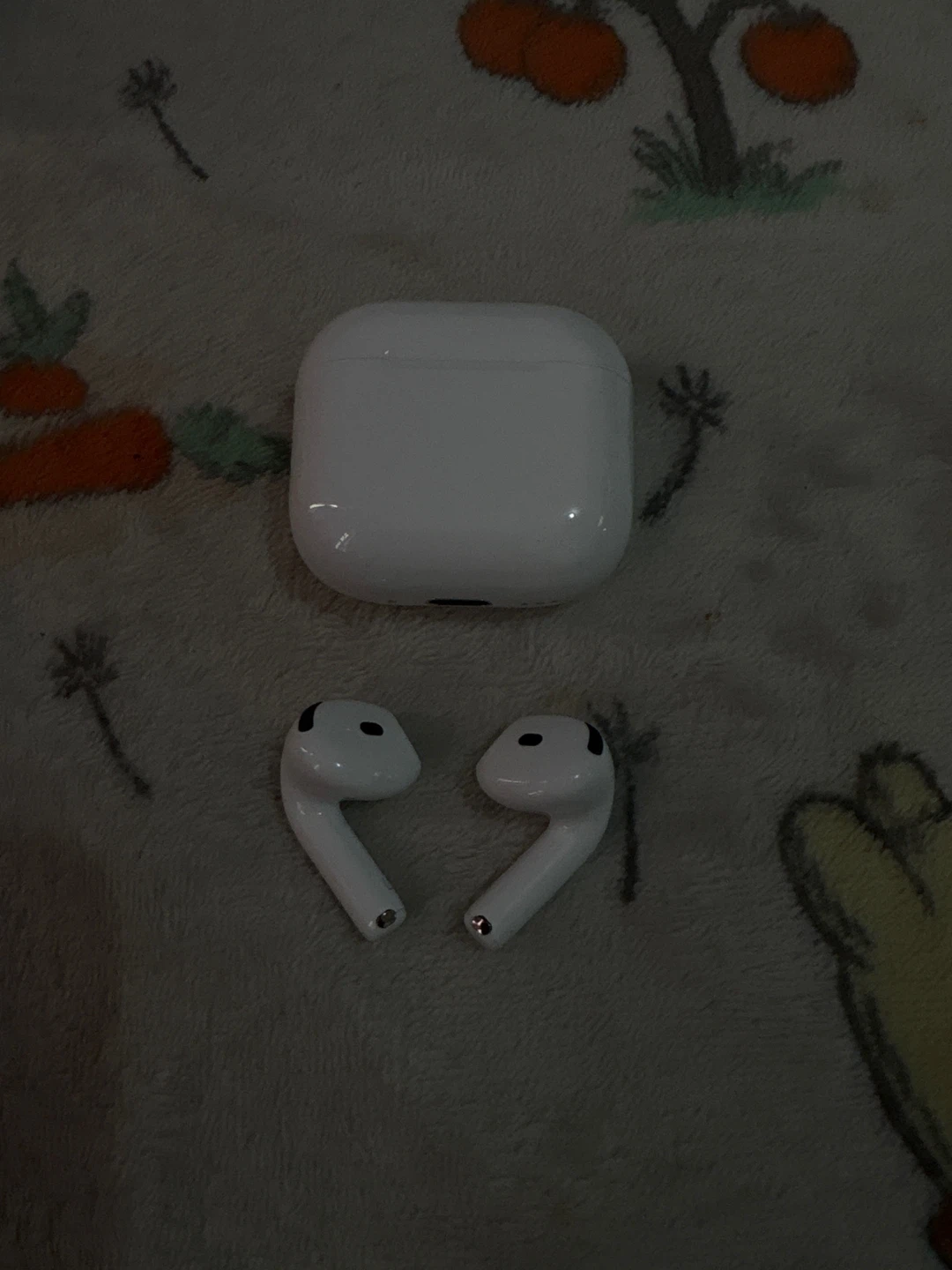 Apple AirPods Pro (3rd gen ) lmk 80$ ????