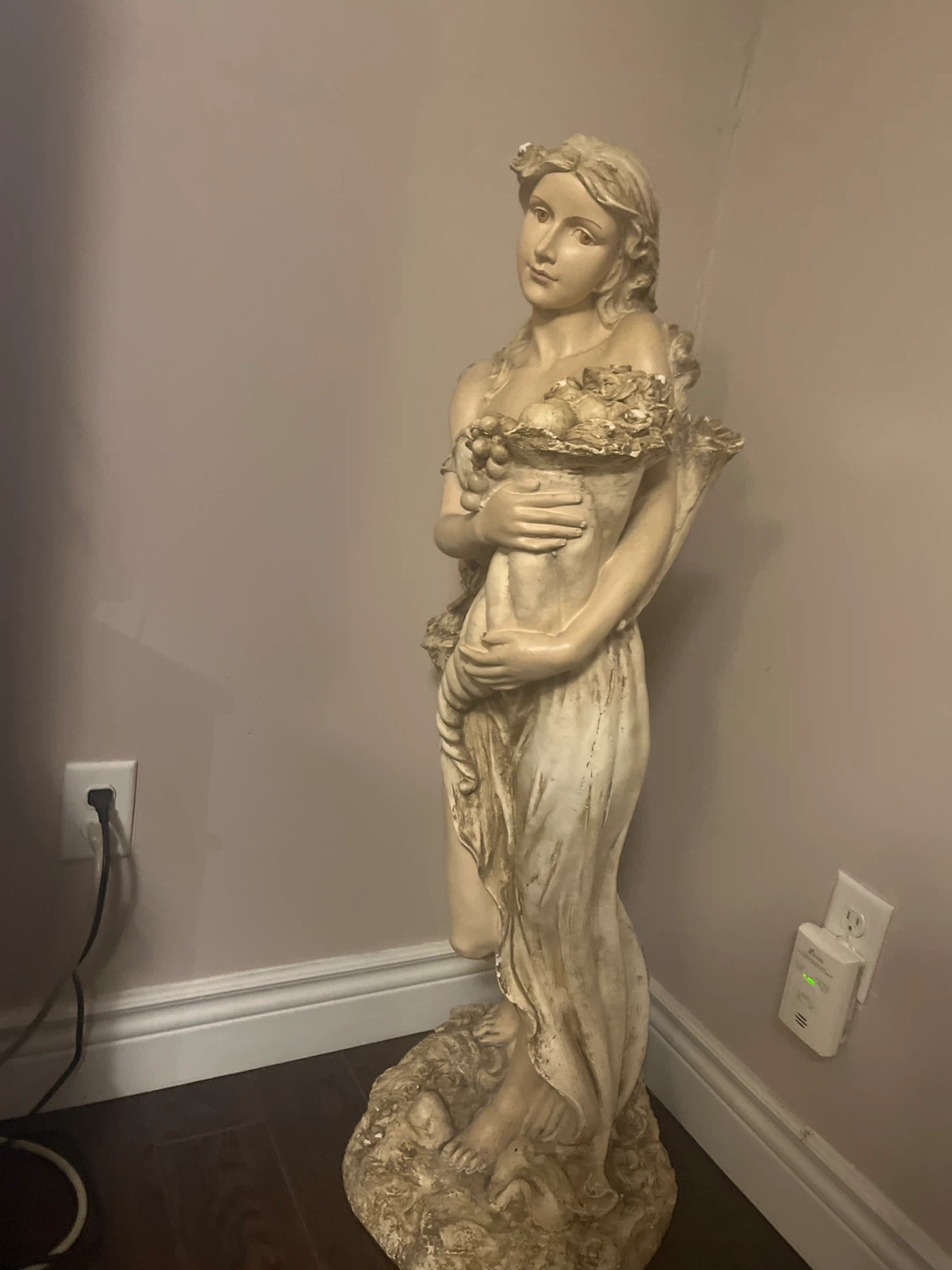 Vintage Woman Statue - photo 3