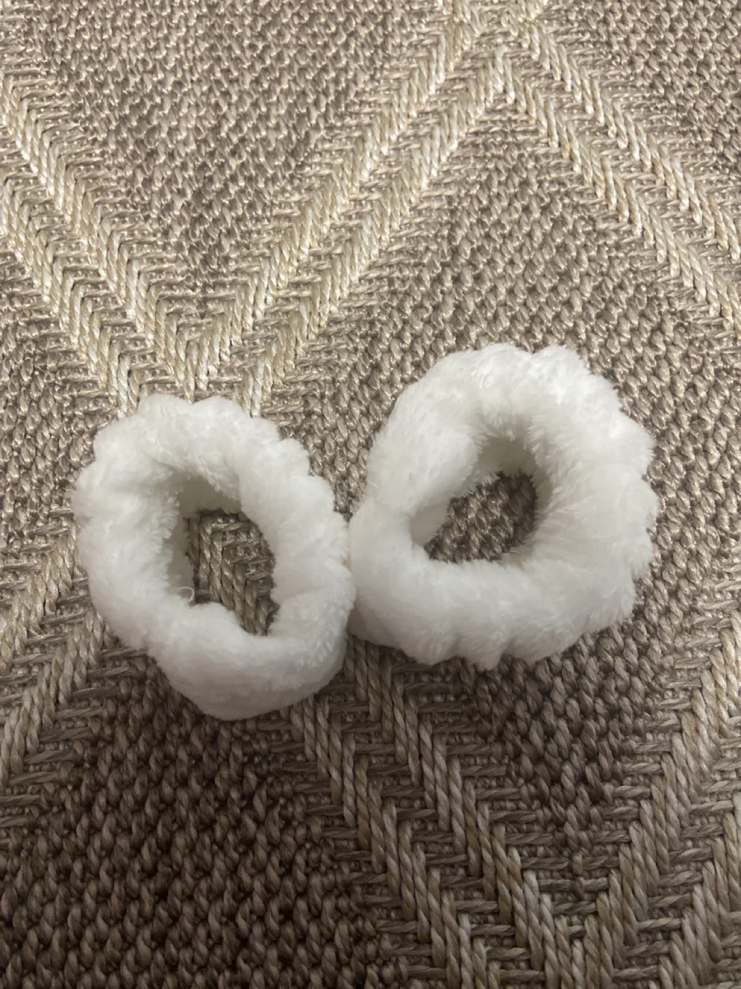 White Skincare Wristbands - photo 2