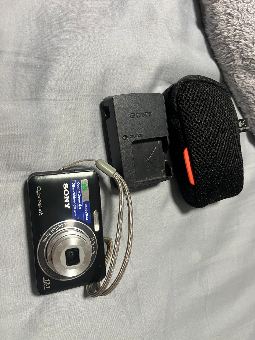 Sony Cyber-shot Digital Camera with Charger and Case - photo 4