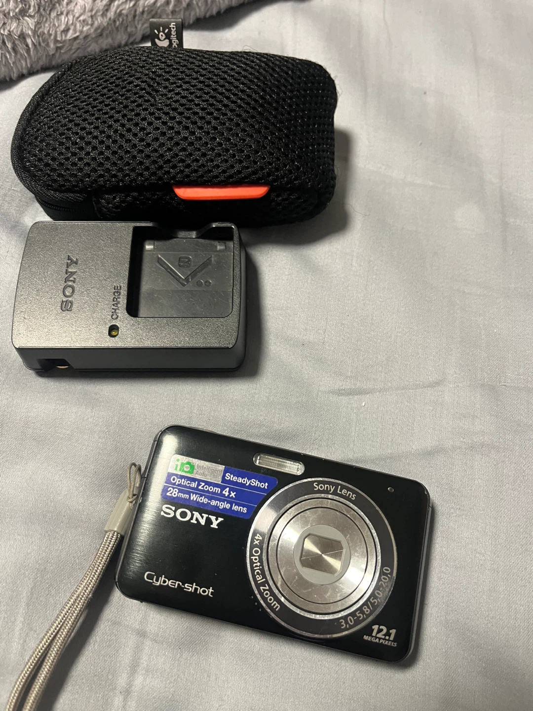 Sony Cyber-shot Digital Camera with Charger and Case - photo 5