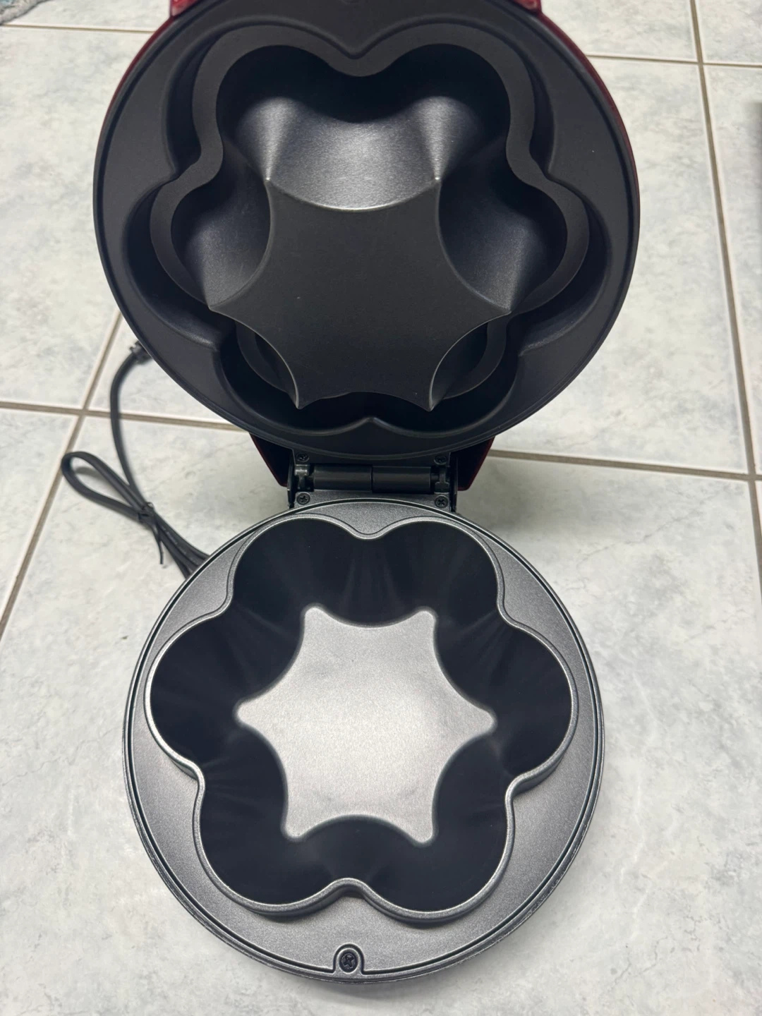 Brentwood Red Waffle Maker - Flower Shape - photo 2
