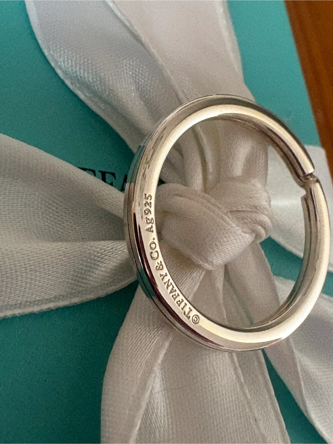 💯 Authentic BRAND NEW Tiffany and Co. Silver Key Ring - photo 2