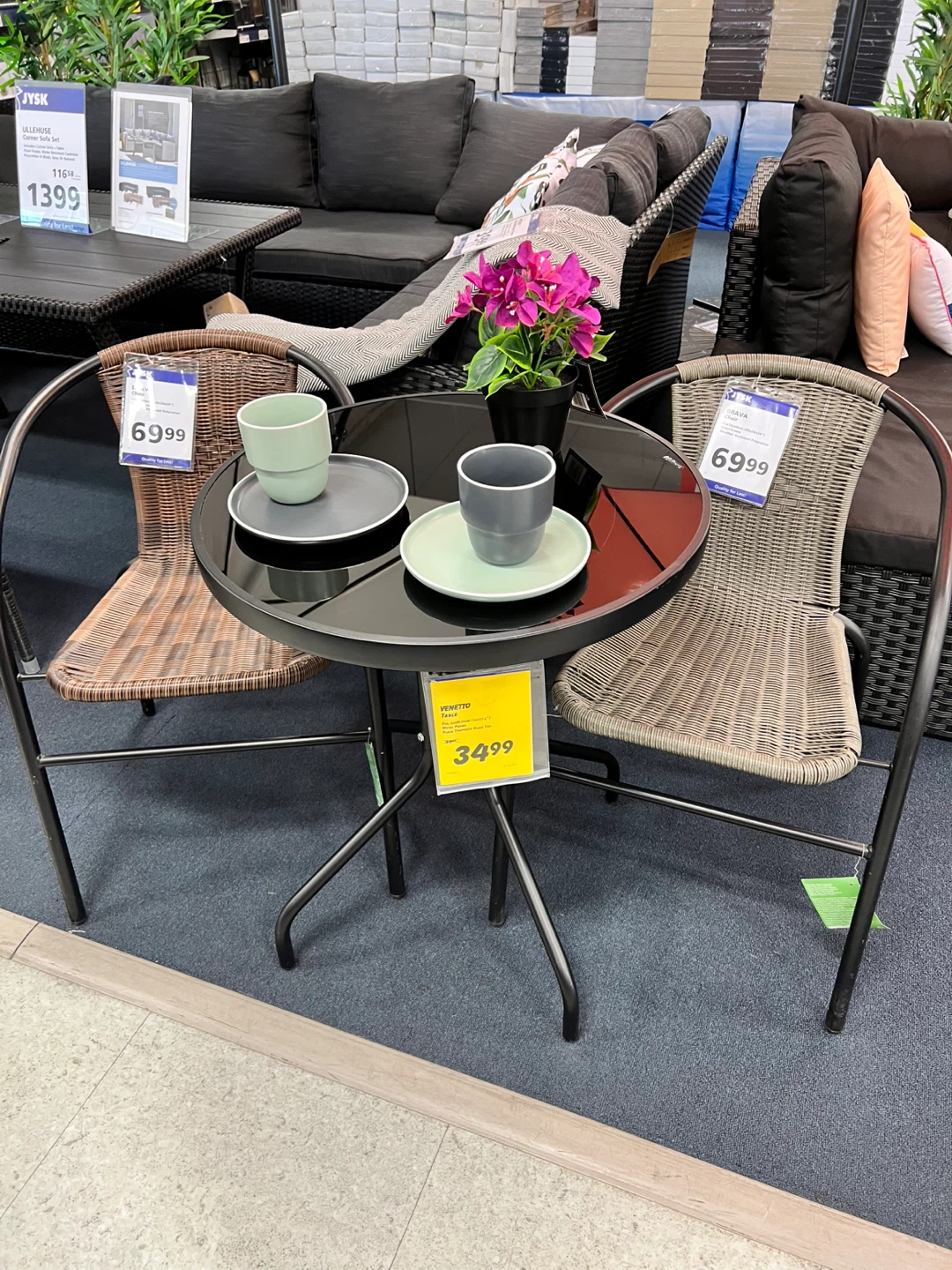 Black tempered glass table with two chairs and four chair pads - photo 5