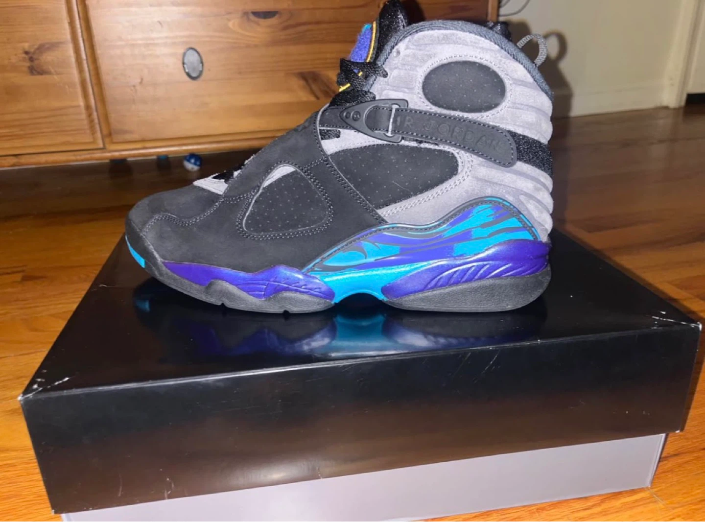 2025 Air Jordan Aquas 8 - photo 2