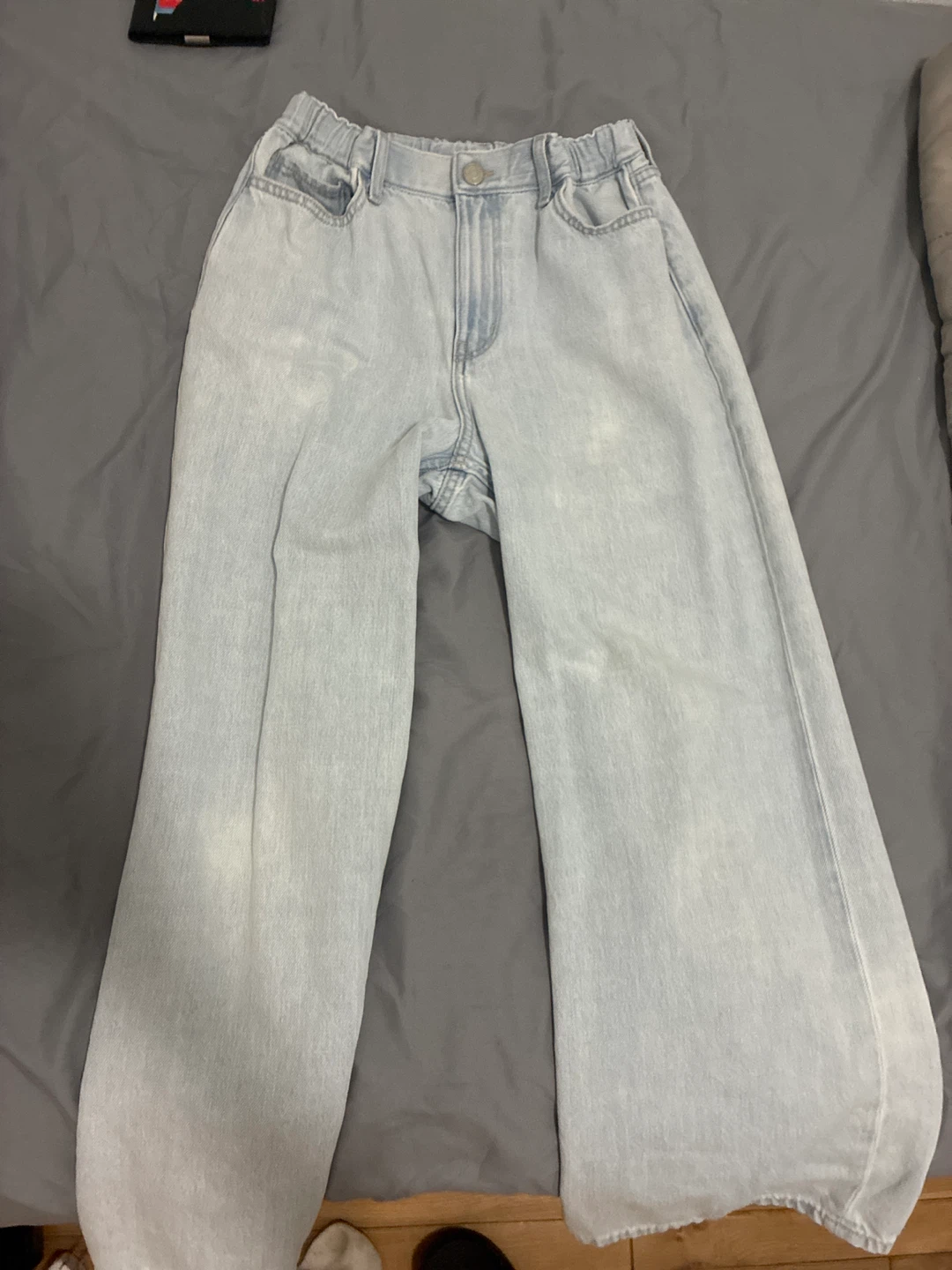 Uniqlo light wash blue jeans