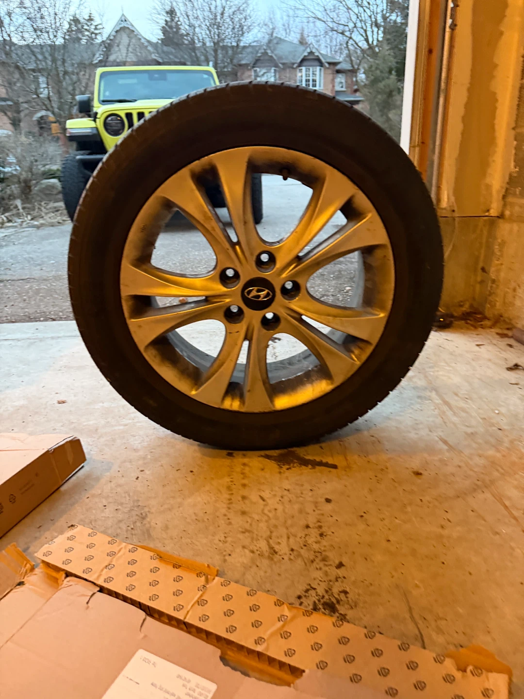 Hyundai Wheel and Tire - photo 2