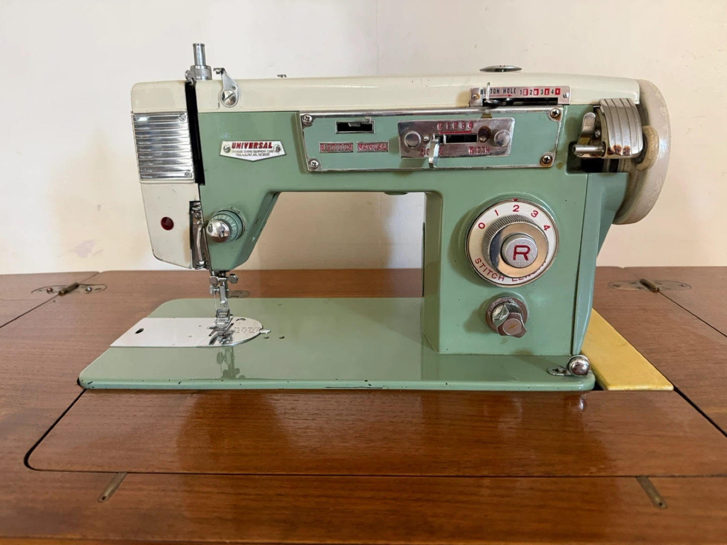 Universal Sewing Machine with Table and Stool