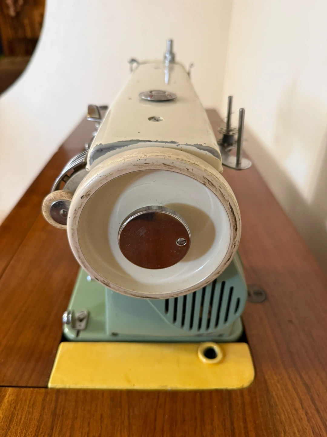 Universal Sewing Machine with Table and Stool - photo 3