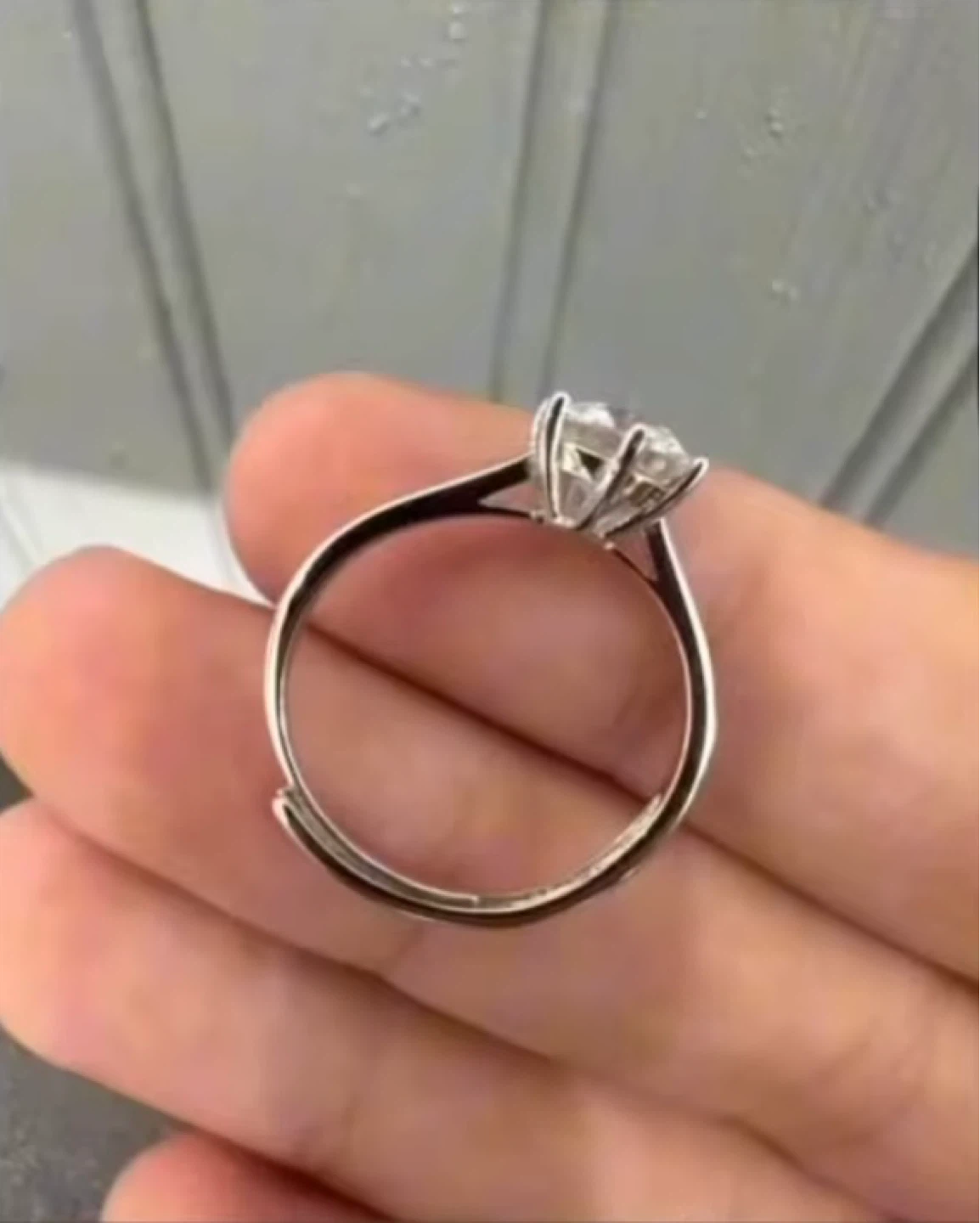 VVS1 Moissanite Engagement Ring - photo 3