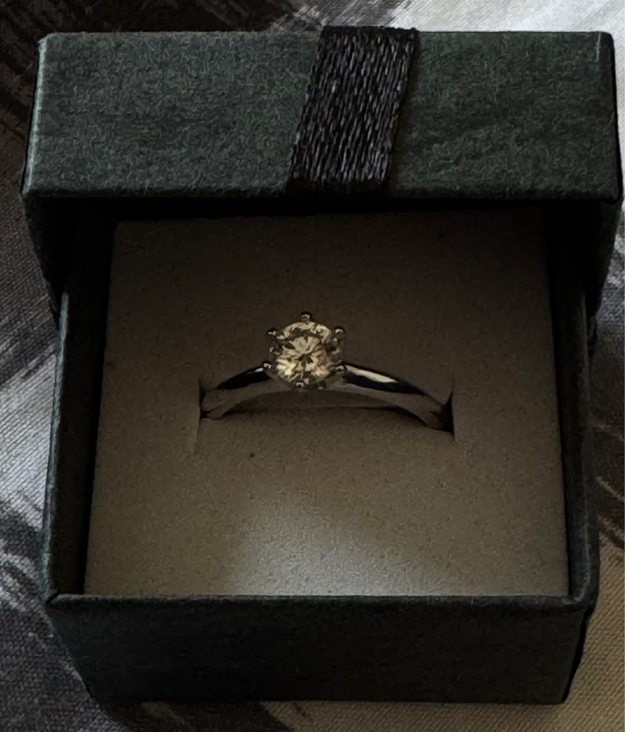 VVS1 Moissanite Engagement Ring