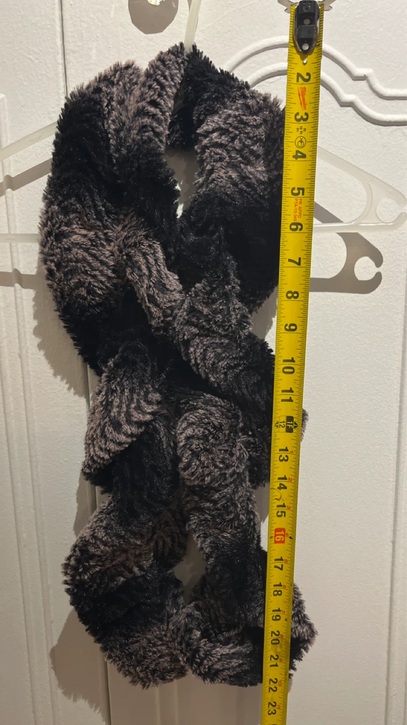 Faux Fur Infinity Scarf - photo 3