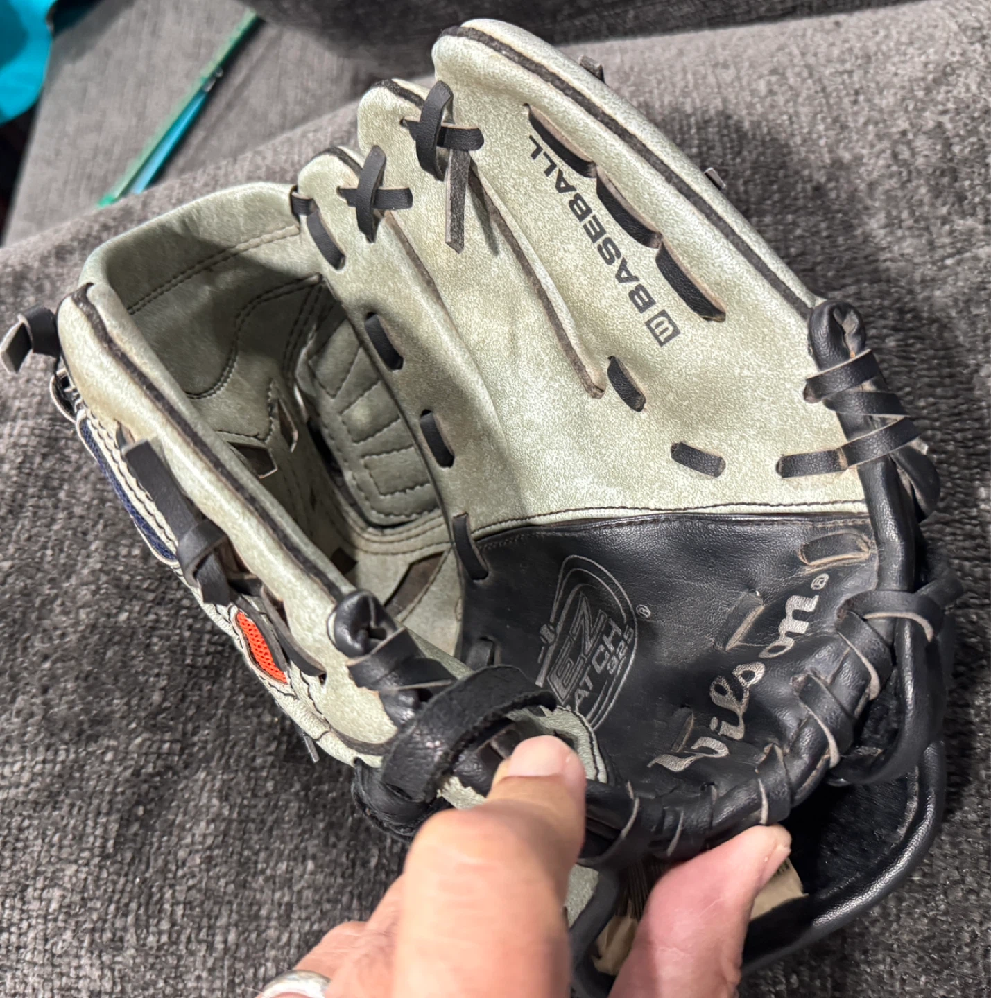 Wilson Baseball Glove 10 1/2" - photo 4