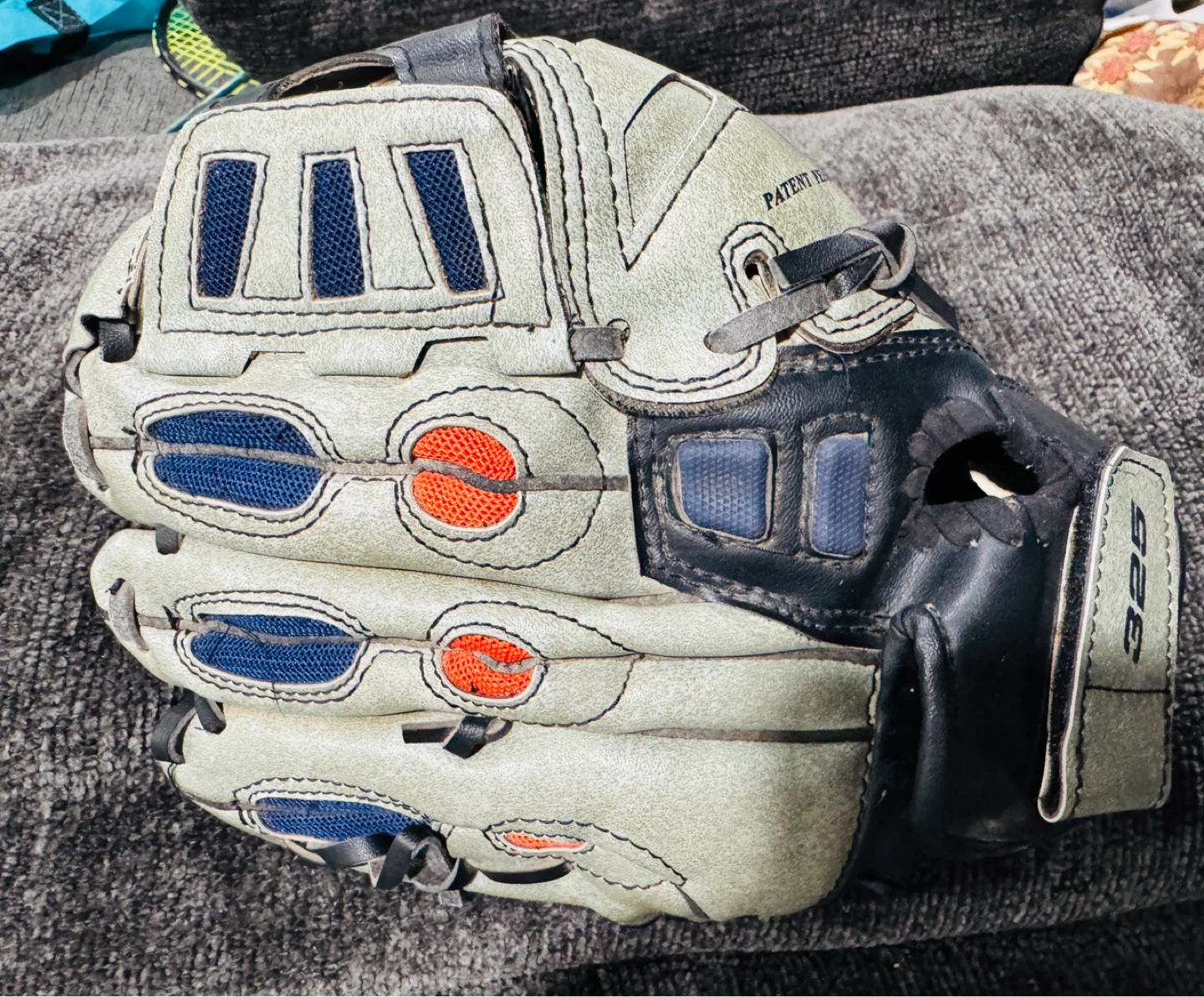 Wilson Baseball Glove 10 1/2" - photo 3