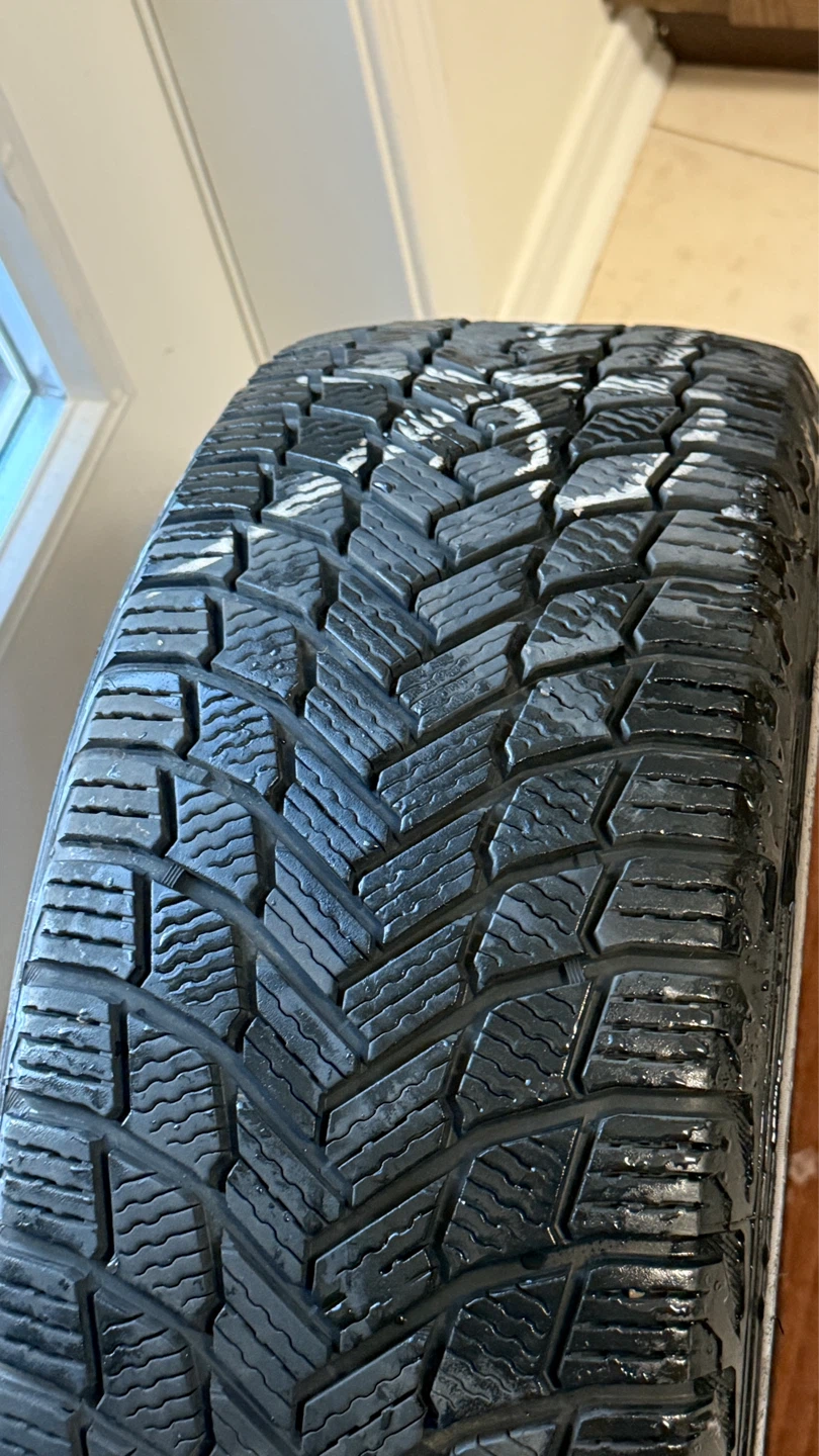 Set of 4 Michelin Winter Tires 215/55R16 - photo 2
