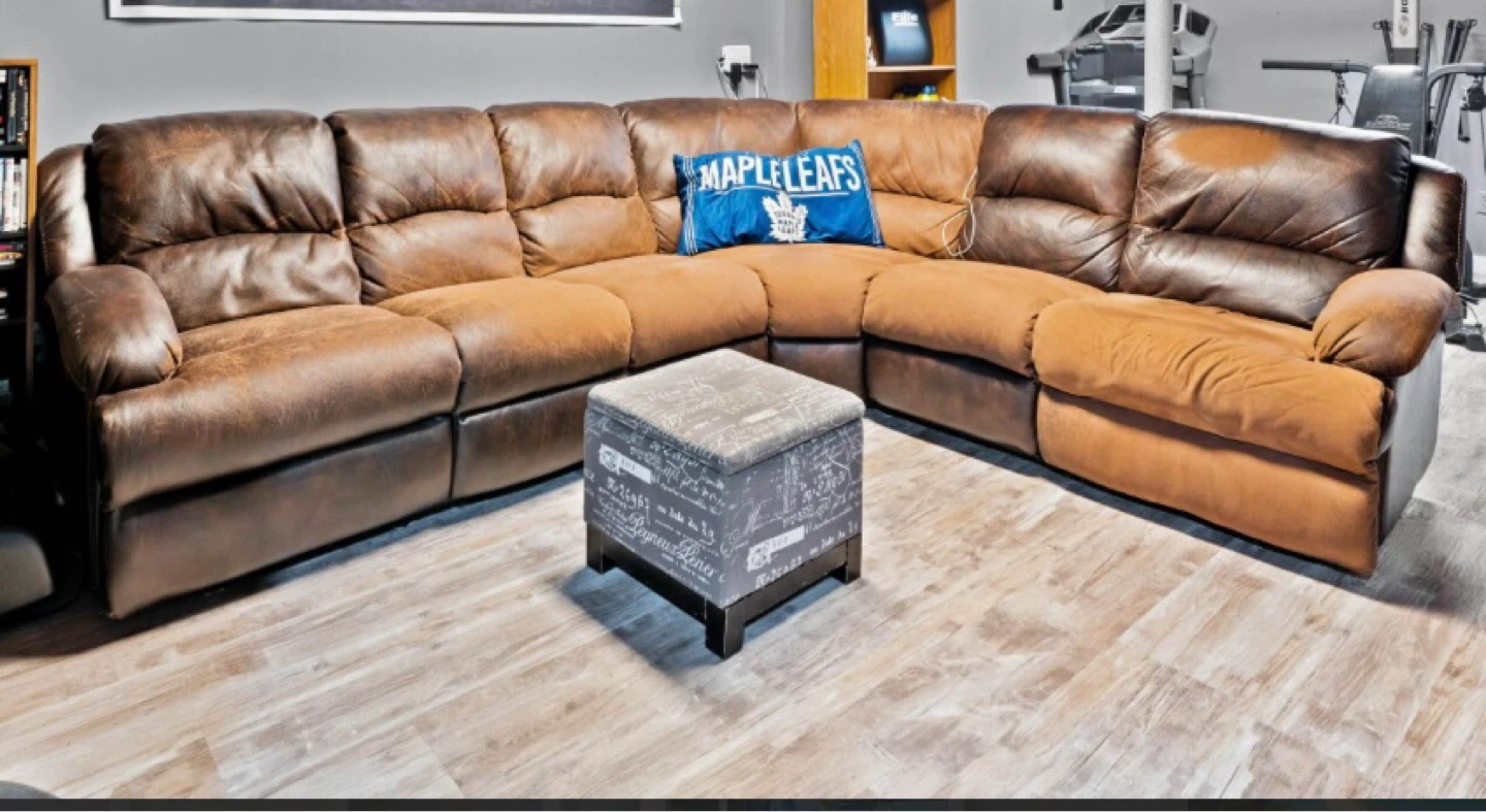 Brown sectional 2recliners