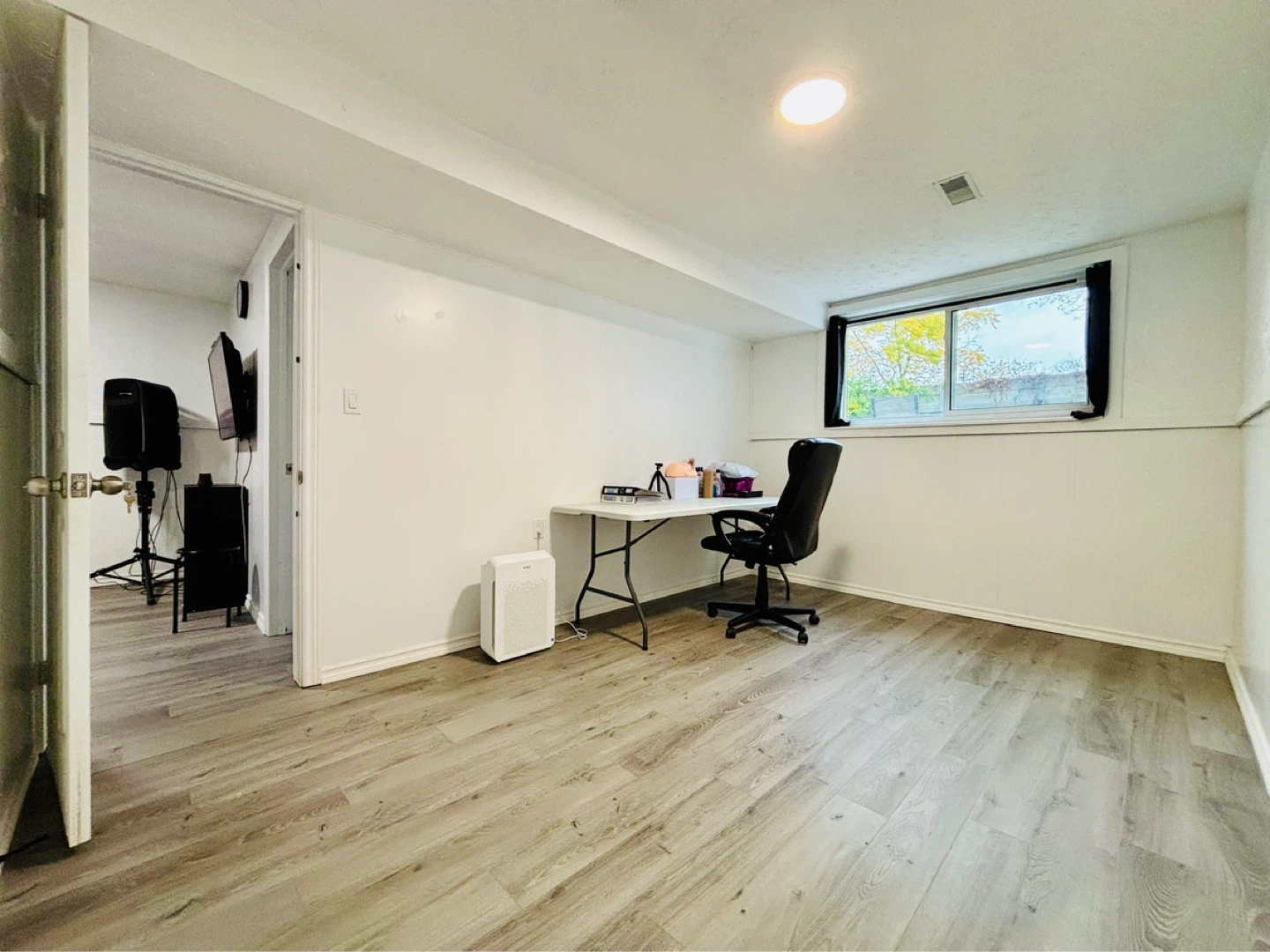 2 Bed + Den Apartment for Rent Niagara Falls | In-Unit Laundry - photo 3