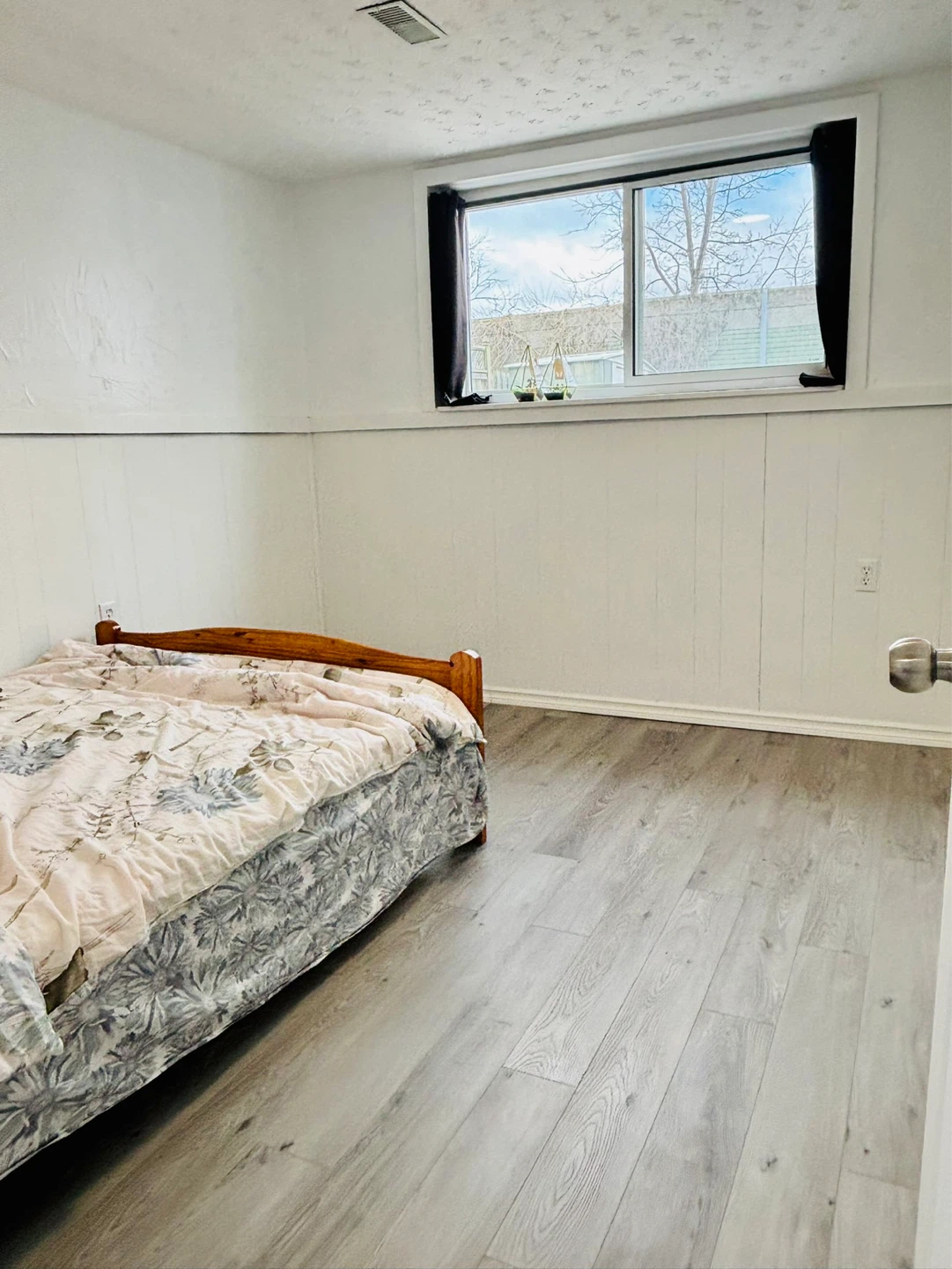 2 Bed + Den Apartment for Rent Niagara Falls | In-Unit Laundry - photo 5