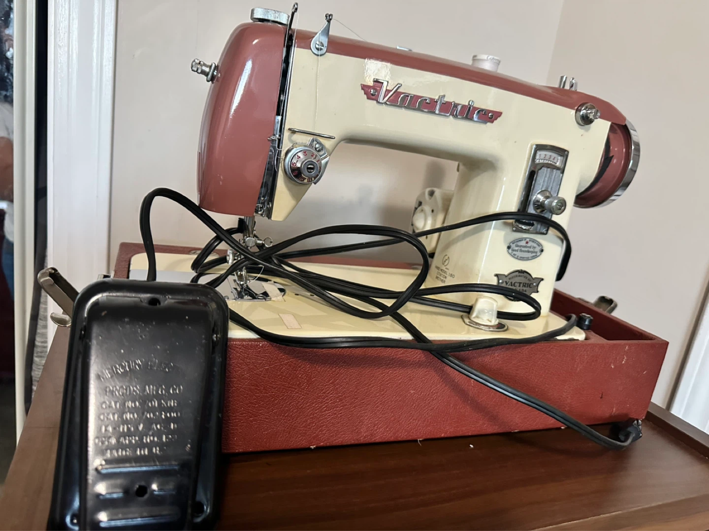 Vintage White & Beige Sewing Machine