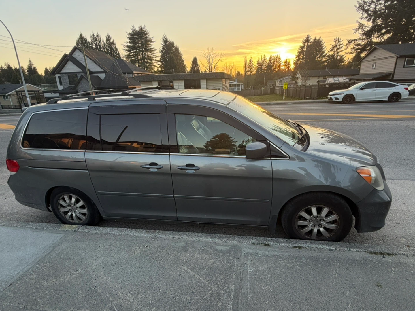 Grey Honda Odyssey Minivan - photo 5