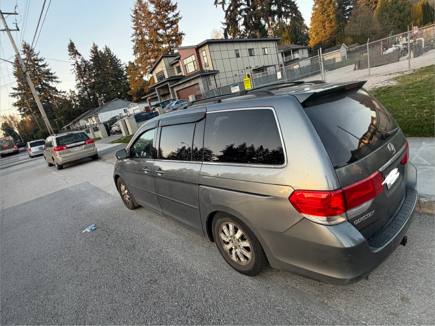 Grey Honda Odyssey Minivan - photo 3