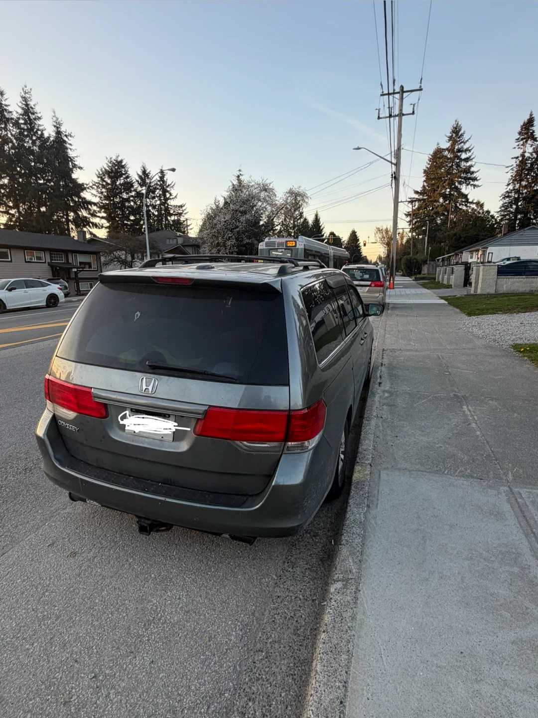 Grey Honda Odyssey Minivan - photo 4