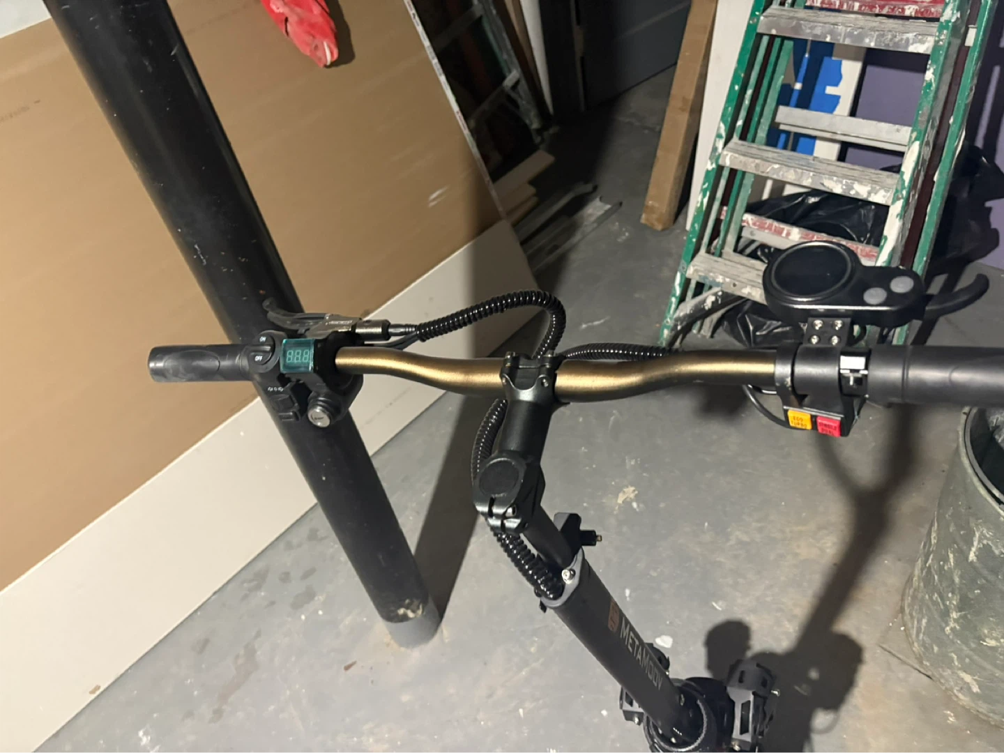 Kaabo Mantis 8 Electric Scooter - photo 4